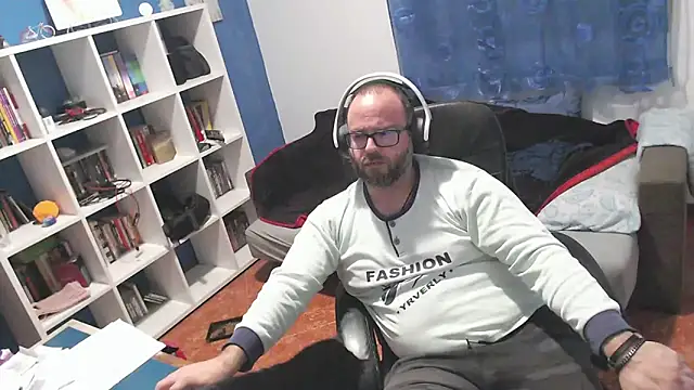 ravingr4d4 online show from November 28, 2025, 11:16 pm