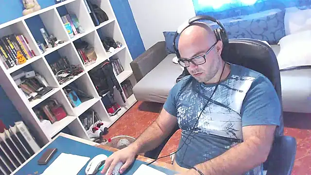 ravingr4d4 online show from October 8, 2025, 9:55 am