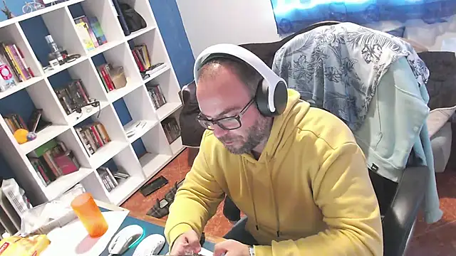 ravingr4d4 online show from November 18, 2025, 2:53 pm