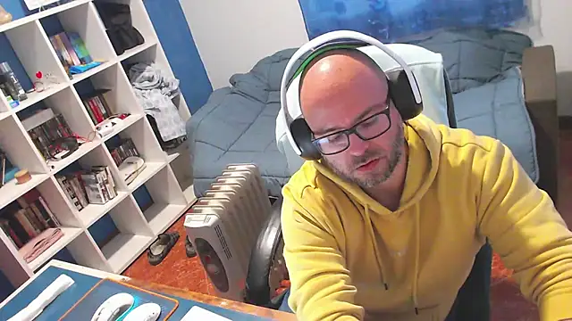 ravingr4d4 online show from April 14, 2026, 1:27 pm