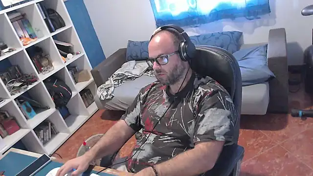 ravingr4d4 online show from September 24, 2025, 8:54 am