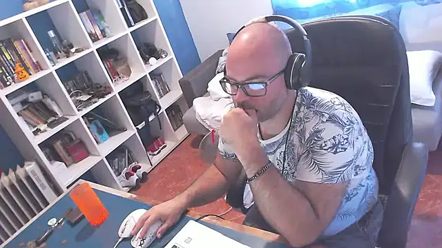 ravingr4d4 online show from October 10, 2025, 10:49 am