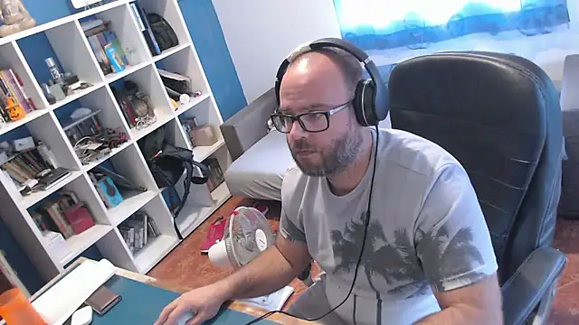 ravingr4d4 online show from September 26, 2025, 1:18 pm