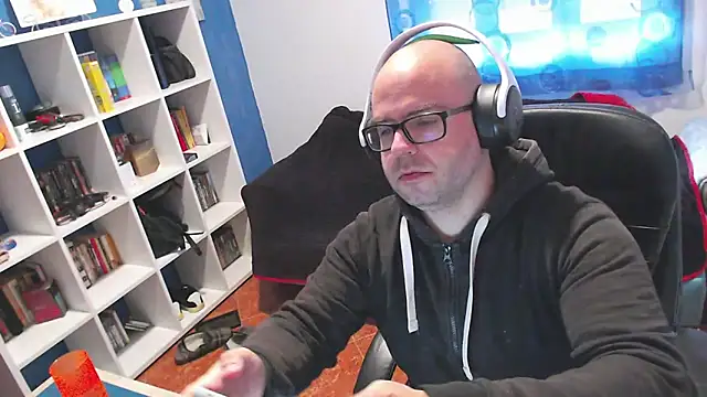 ravingr4d4 online show from December 17, 2025, 9:36 am