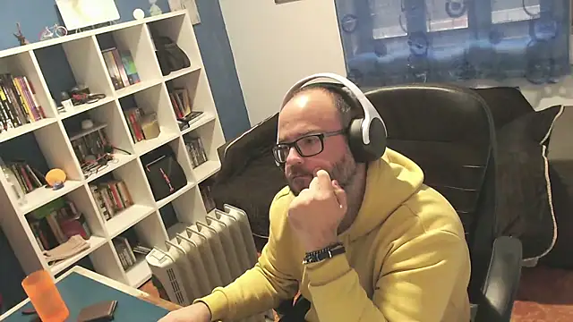 ravingr4d4 online show from November 23, 2025, 3:44 pm