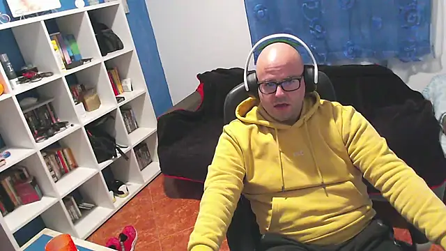 ravingr4d4 online show from December 16, 2025, 9:30 pm