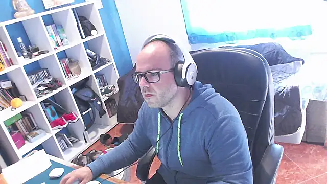 ravingr4d4 online show from November 3, 2025, 9:24 am