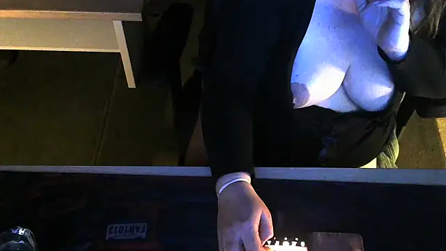 Silvia2277 online show from March 7, 2026, 10:15 pm