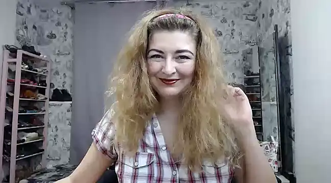 Snapshot of Helen1974 chatting on January 28, 2025, 7:10 pm Helen1974 online show from January 28, 2025, 7:10 pm