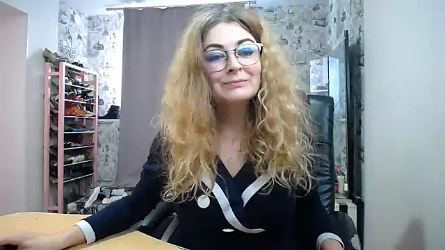 Snapshot of Helen1974 chatting on March 21, 2025, 5:00 am Helen1974 online show from March 21, 2025, 5:00 am