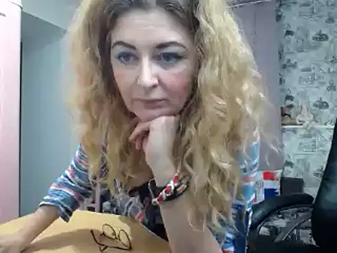 Snapshot of Helen1974 chatting on March 16, 2025, 11:37 pm Helen1974 online show from March 16, 2025, 11:37 pm