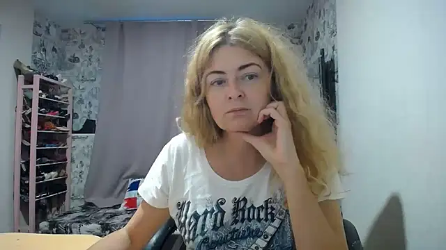 Snapshot of Helen1974 chatting on October 3, 2025, 3:02 pm Helen1974 online show from October 3, 2025, 3:02 pm