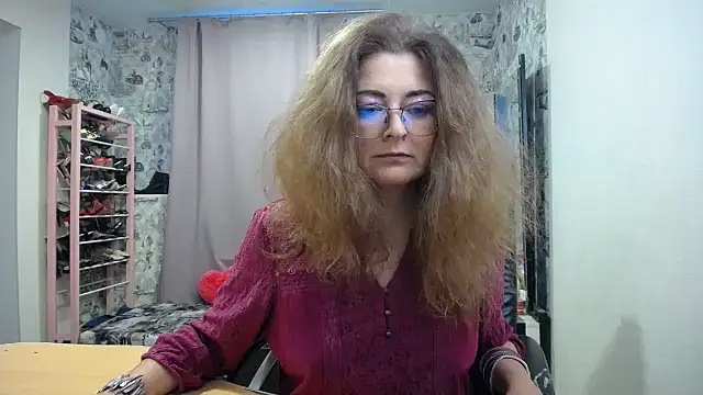 Helen1974 online show from May 21, 2026, 2:14 pm