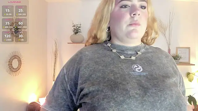 sophiarossee  online show from May 12, 2026, 3:18 pm
