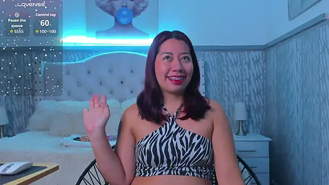 sexylaurita online show from April 6, 2026, 11:33 am