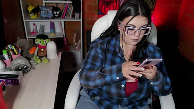 juliette rd online show from November 30, 2025, 11:11 am