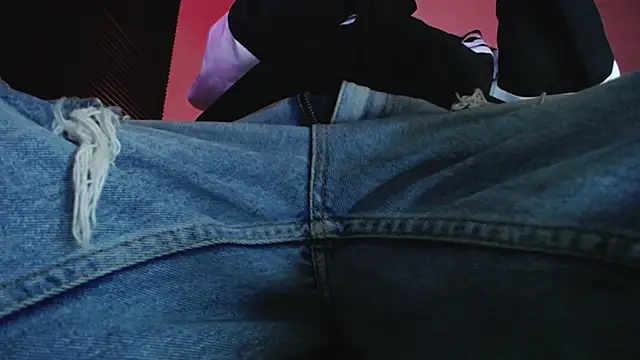 zacwatson  online show from February 12, 2026, 4:34 am