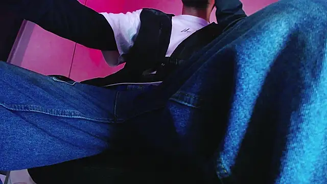 zacwatson  online show from January 9, 2026, 2:07 am