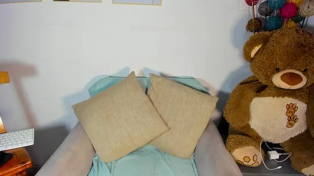 helena copper  online show from March 7, 2026, 3:57 am