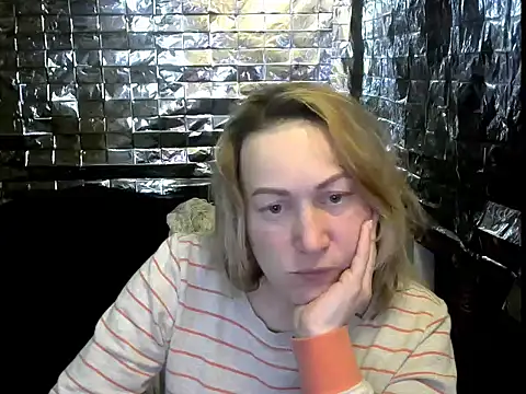 wLESLYMOSw online show from February 23, 2026, 1:01 pm