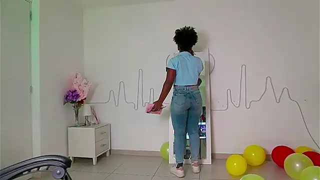 EmmaSanzz  online show from September 29, 2025, 12:00 pm