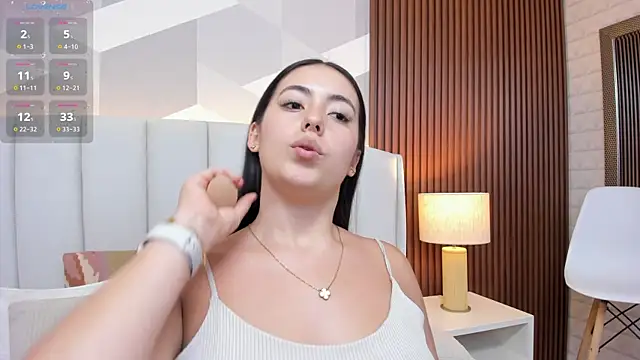 Julietasantos   online show from November 4, 2025, 6:33 pm