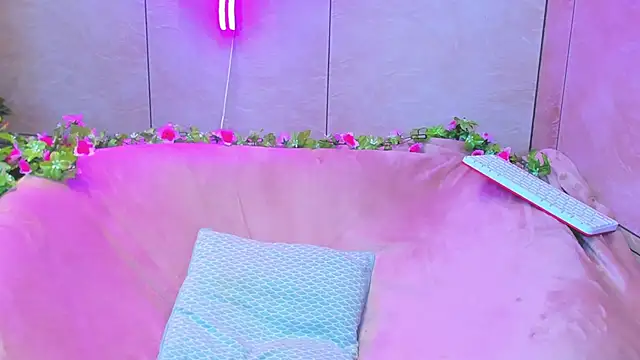 Vanessa Florence online show from March 21, 2025, 12:40 am