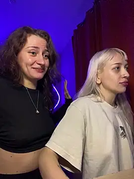 Dooubletroublee online show from September 30, 2025, 8:04 pm