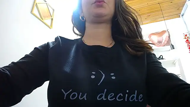 Luna girlhot  online show from November 6, 2025, 8:46 pm