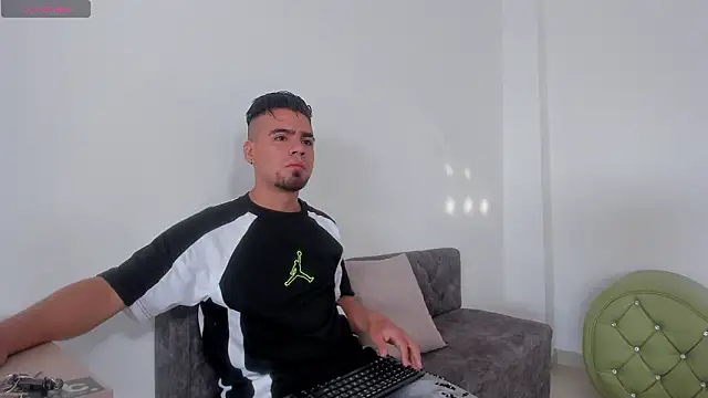 PittAndLunaa online show from February 8, 2026, 12:36 pm