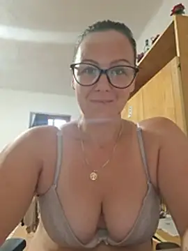 Snapshot of fekete_demon chatting on July 5, 2026, 8:32 am fekete demon online show from July 5, 2026, 8:32 am