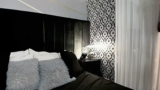 Adeelinee online show from October 25, 2025, 7:58 pm