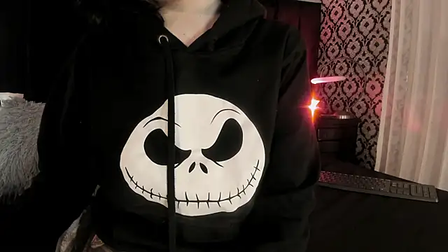 Adeelinee online show from January 5, 2026, 7:50 pm