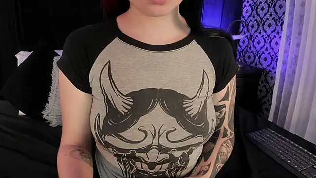 Adeelinee online show from December 1, 2025, 7:37 pm