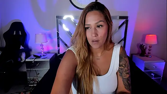 Snapshot of AnyyJones chatting on October 2, 2025, 9:40 pm AnyyJones online show from October 2, 2025, 9:40 pm