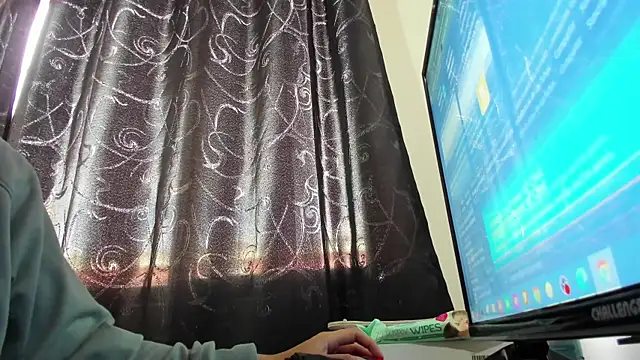 samantha  wilson online show from November 5, 2025, 1:25 pm