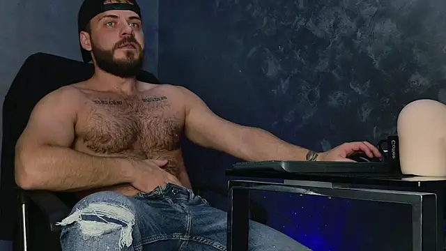 juliusmasters online show from November 26, 2025, 8:31 pm