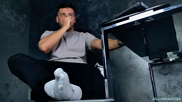 juliusmasters online show from February 8, 2026, 9:01 pm