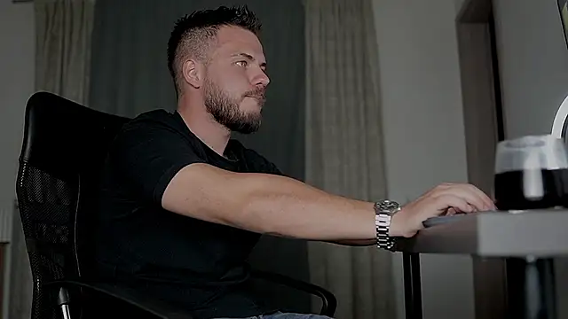 juliusmasters online show from October 1, 2025, 6:23 pm