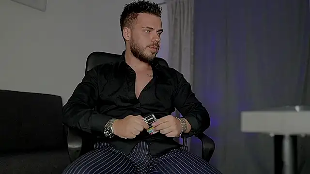 juliusmasters online show from October 5, 2025, 6:53 pm