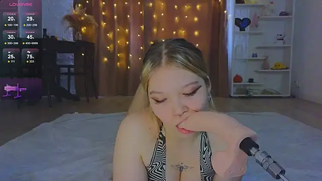 Snapshot of May_aster chatting on March 18, 2025, 5:23 am May aster online show from March 18, 2025, 5:23 am