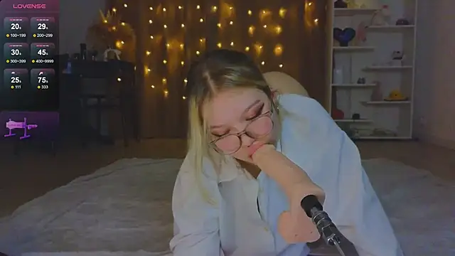 Snapshot of May_aster chatting on March 23, 2025, 2:15 am May aster online show from March 23, 2025, 2:15 am