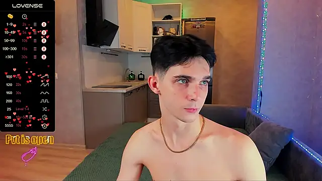 Aaron Boom online show from October 31, 2025, 12:40 am