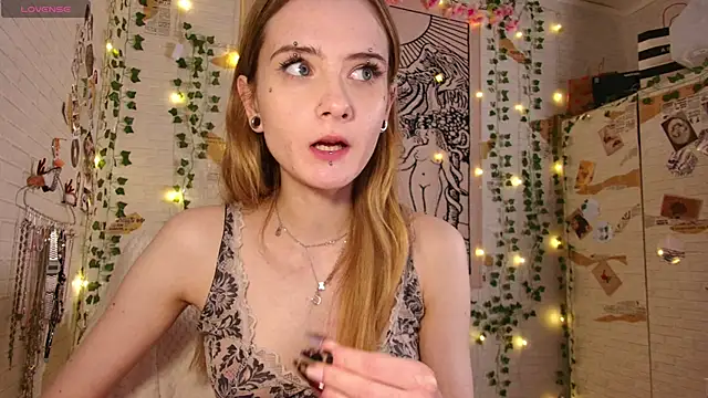 summerhazeee online show from February 7, 2026, 7:11 pm