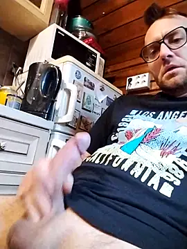 tomee83 online show from November 14, 2025, 9:46 am