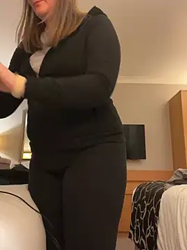 Snapshot of notlikeothergirlsEW12 chatting on January 26, 2025, 5:44 pm notlikeothergirlsEW12 online show from January 26, 2025, 5:44 pm