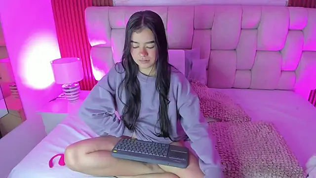 SophiaWylde online show from November 6, 2025, 5:22 am