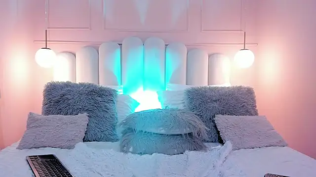 sarah salis  online show from November 6, 2025, 10:03 pm