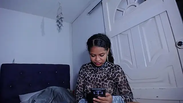 Squirter pussybomb online show from April 16, 2026, 4:13 am