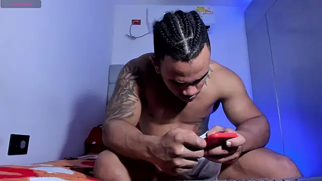 Snapshot of juande_24 chatting on November 18, 2025, 2:42 pm juande 24 online show from November 18, 2025, 2:42 pm